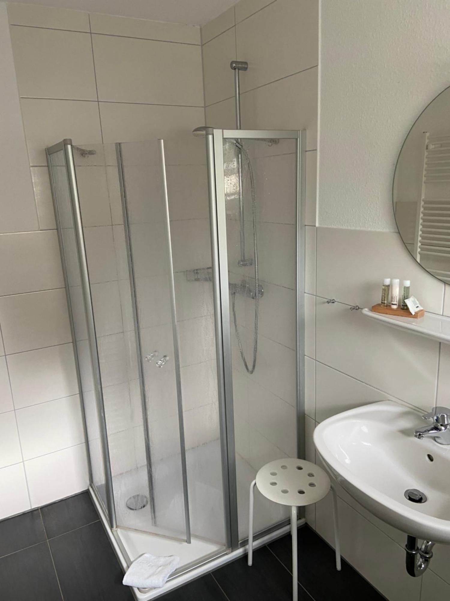 Hotel Zum Grossen Krug Wirdum Екстериор снимка